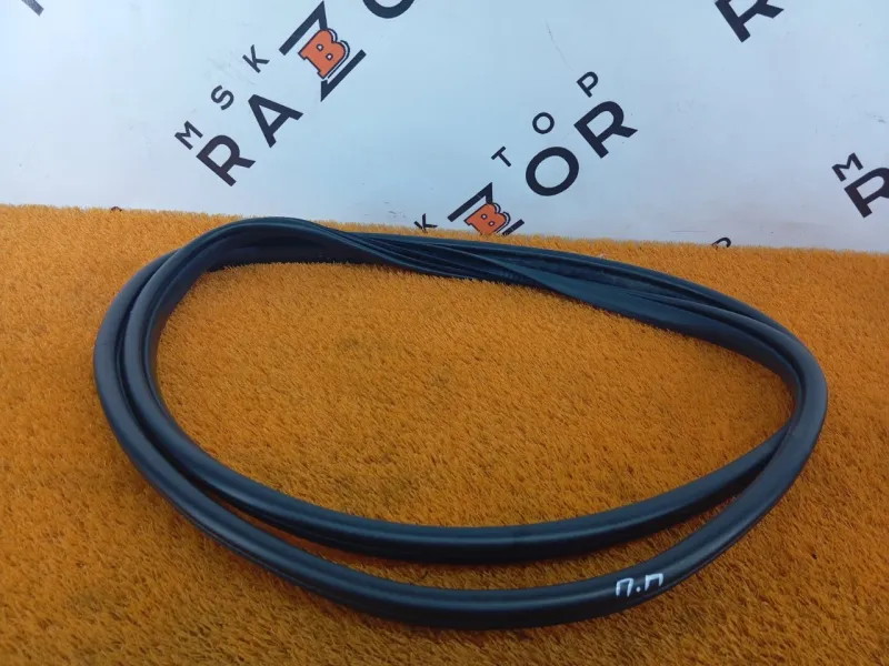 Уплотнитель проема двери