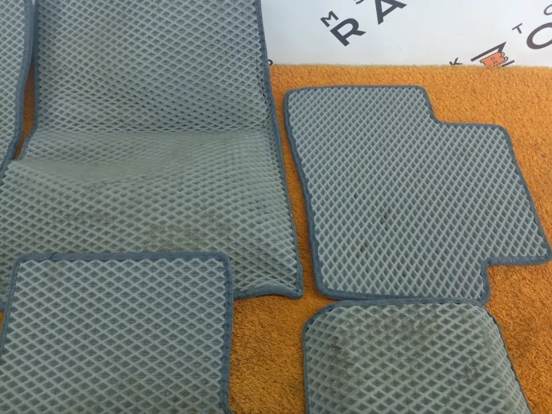 Коврик салона