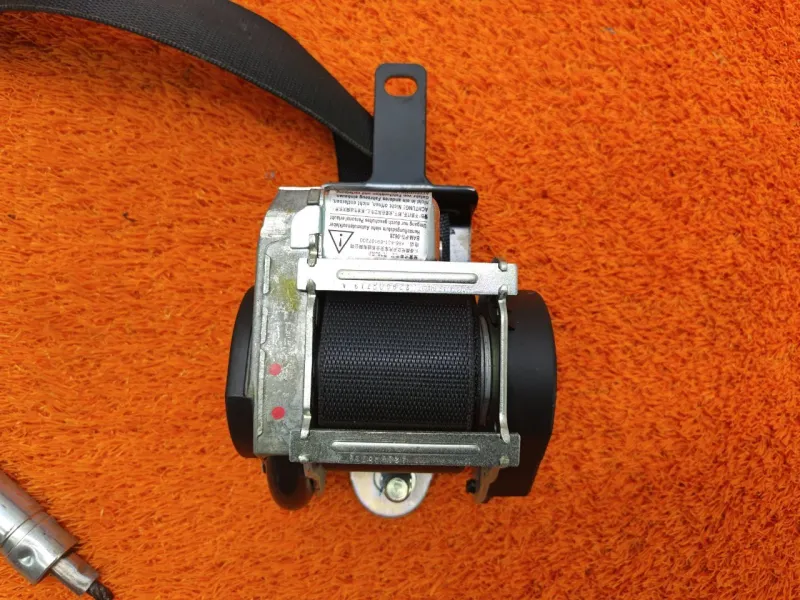 Ремень безопасности