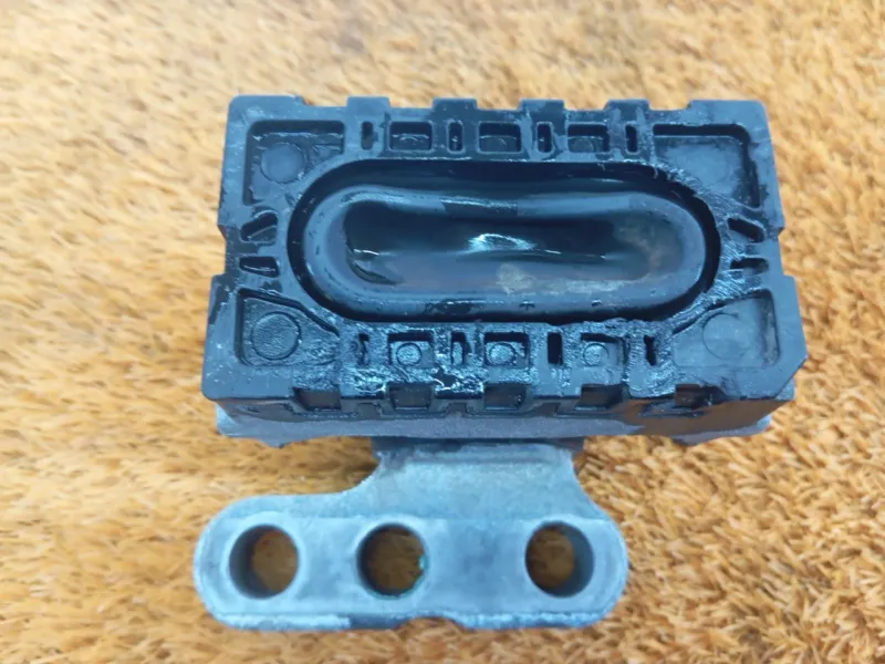 Подушка двигателя