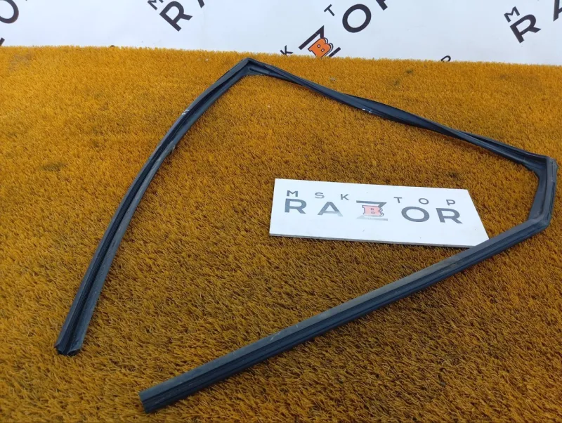 Уплотнитель стекла двери