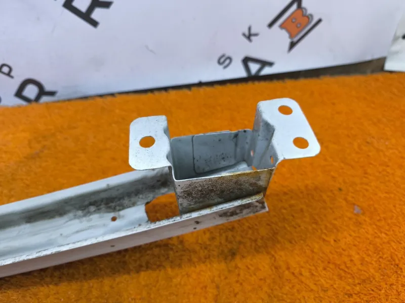 Усилитель бампера