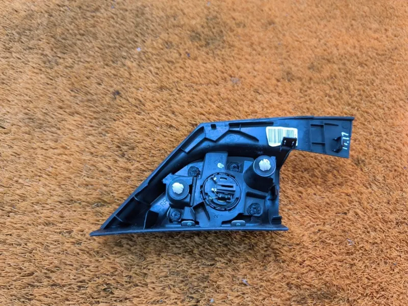 Уголок двери