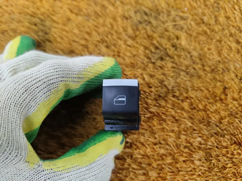 Кнопка стеклоподъемника