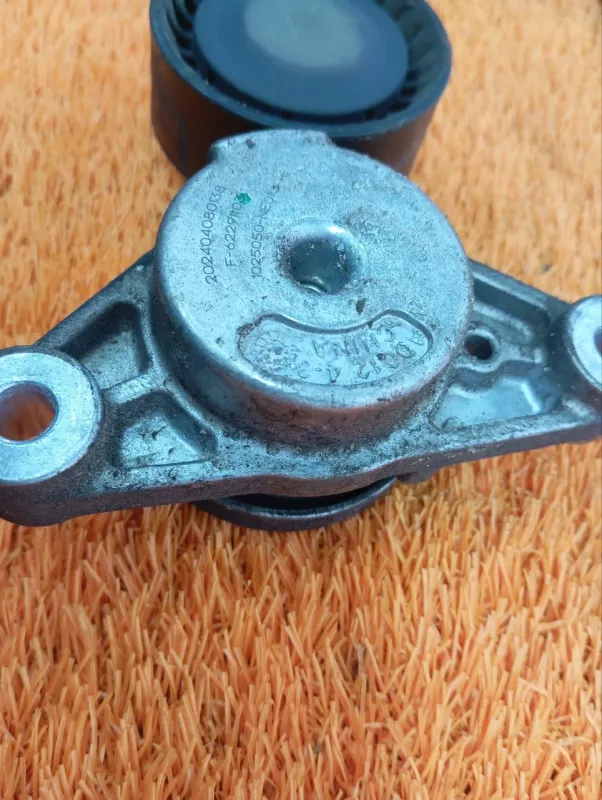 Ролик натяжной навесного оборудования