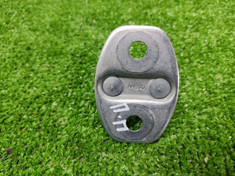 Ответная часть замка двери