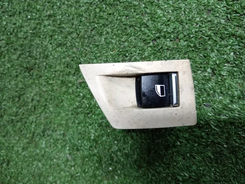 Кнопка стеклоподъемника