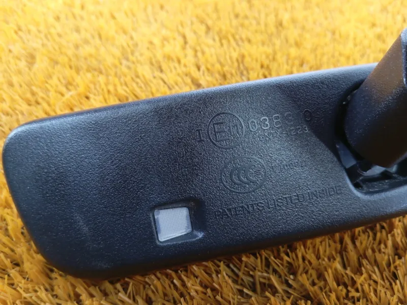 Зеркало заднего вида