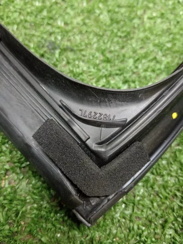 Уплотнитель стекла двери