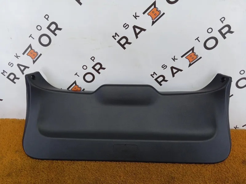 Обшивка двери багажника