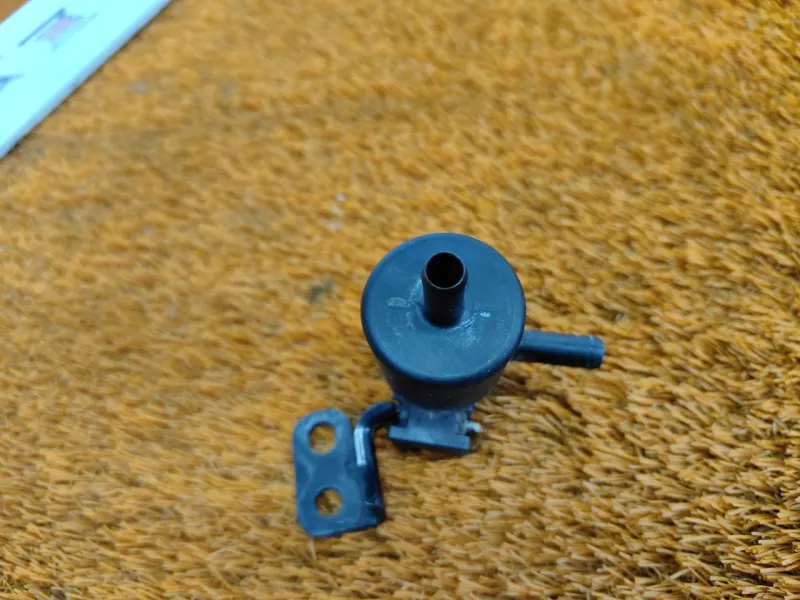 Клапан паров бензина