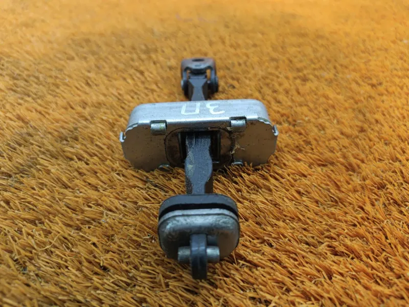 Ограничитель двери