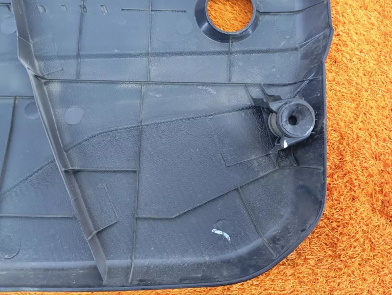 Декоративная крышка двигателя