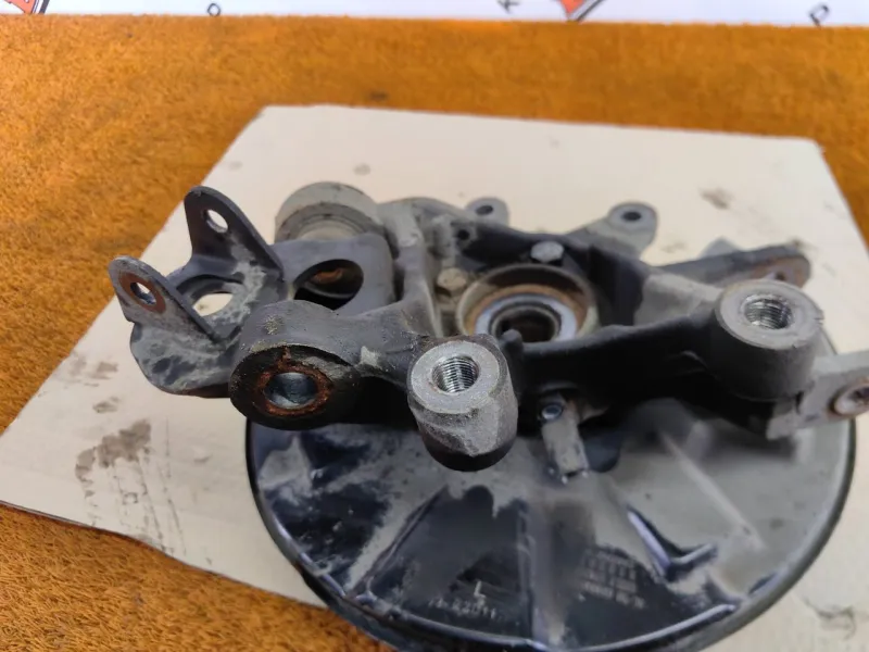 Кулак поворотный