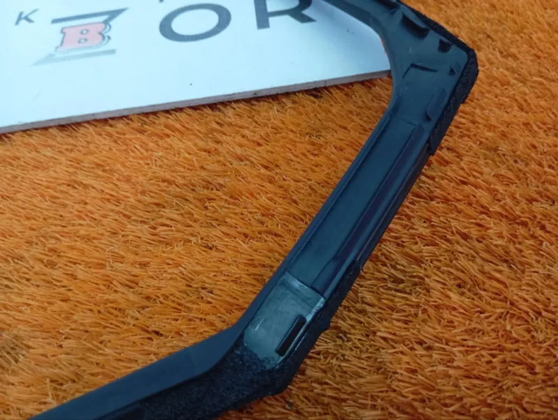 Уплотнитель стекла двери