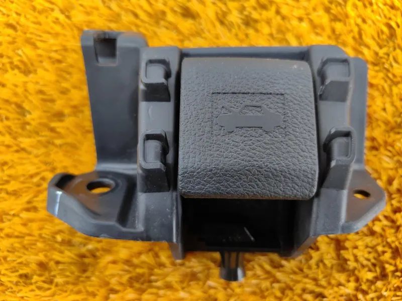 Ручка открывания капота