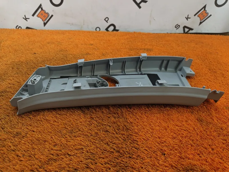 Обшивка центральной стойки