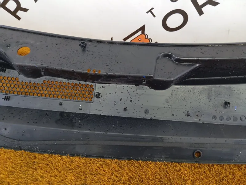 Решетка под лобовое стекло