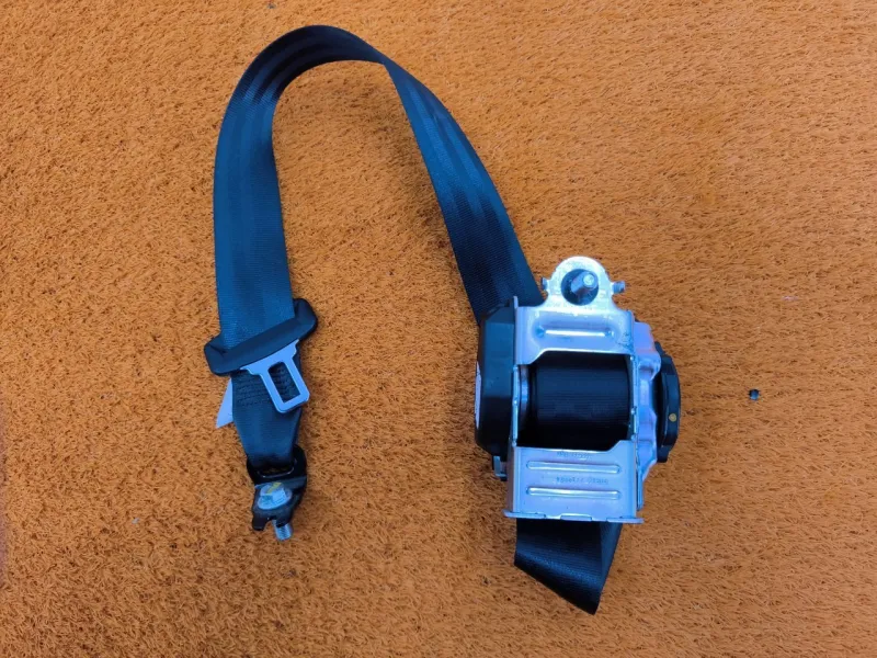 Ремень безопасности