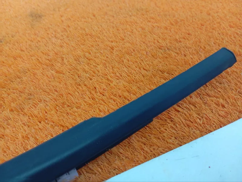 Уплотнитель стекла двери