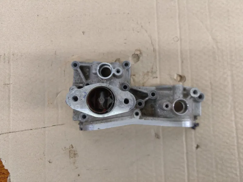 Крышка двигателя передняя