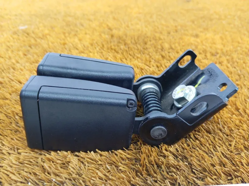 Ответная часть ремня безопасности