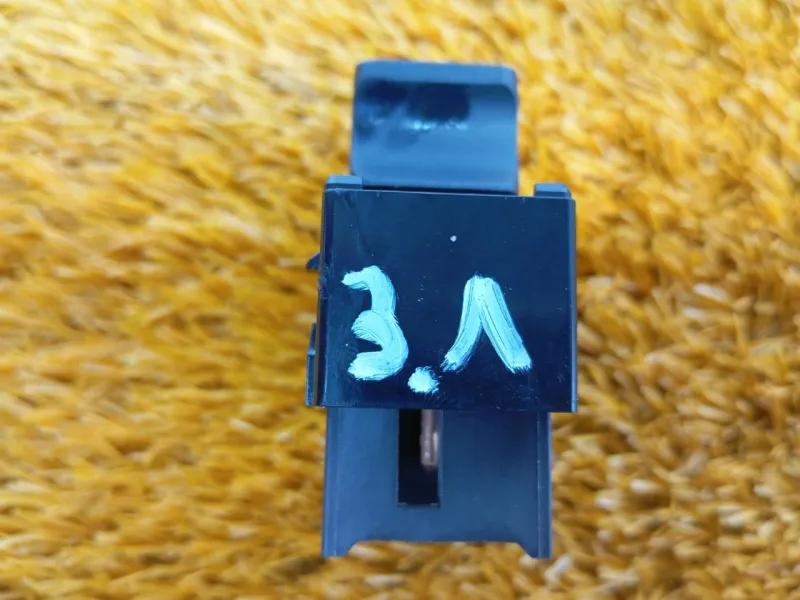 Кнопка стеклоподъемника