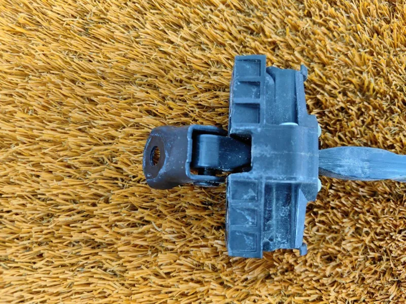 Ограничитель двери