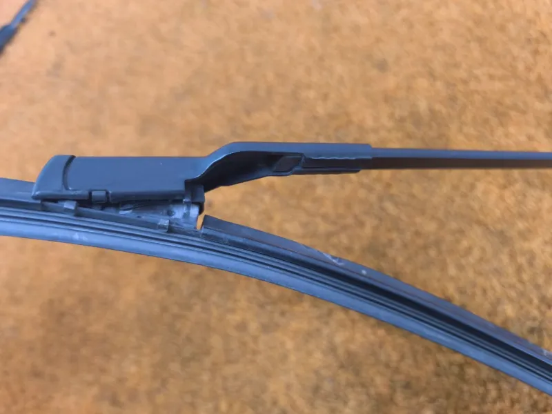 поводок стеклоочистителя