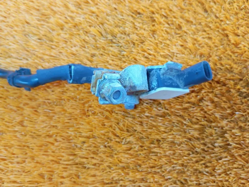 Клемма аккумулятора