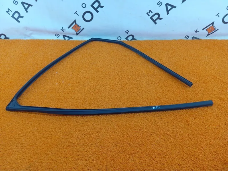 Уплотнитель стекла двери