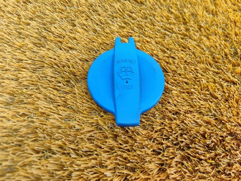 Крышка бачка стеклоомывателя