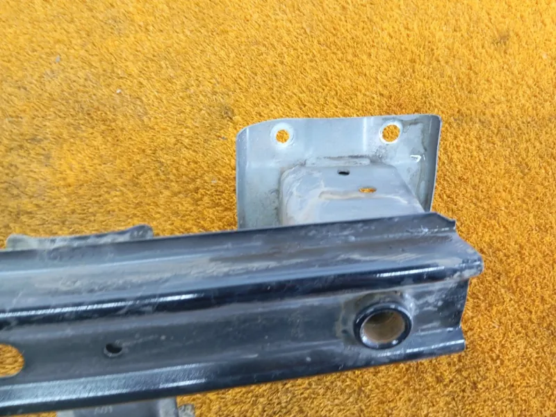 Усилитель бампера