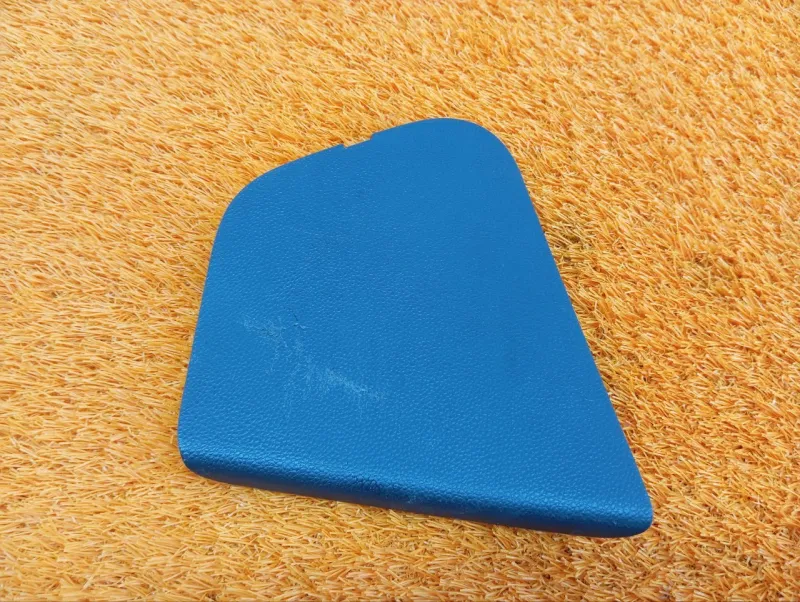 Обшивка крышки багажника