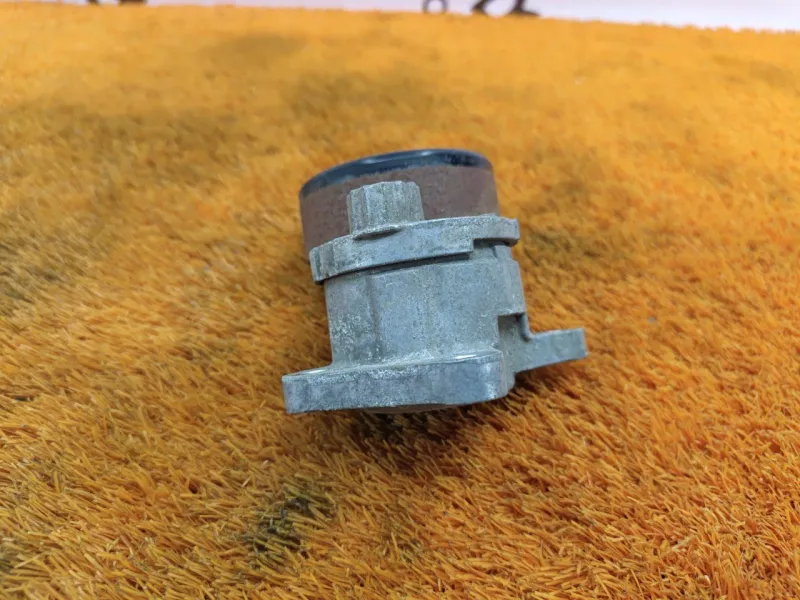 Натяжитель приводного ремня