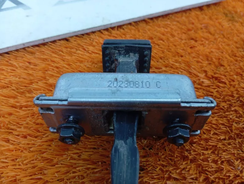 Ограничитель двери