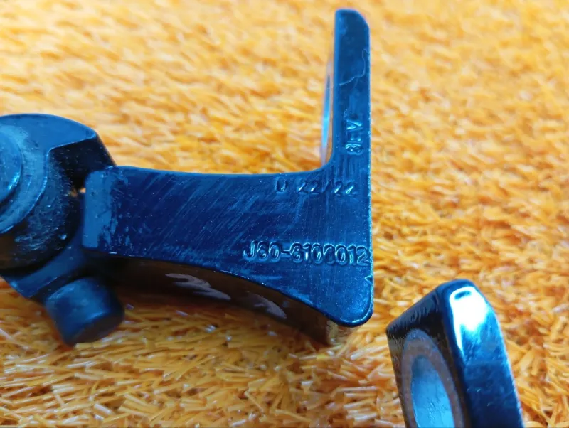 Петля двери