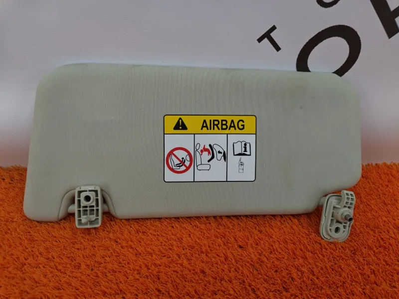 Козырек солнцезащитный