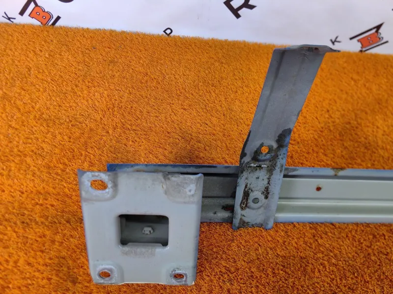 Усилитель бампера