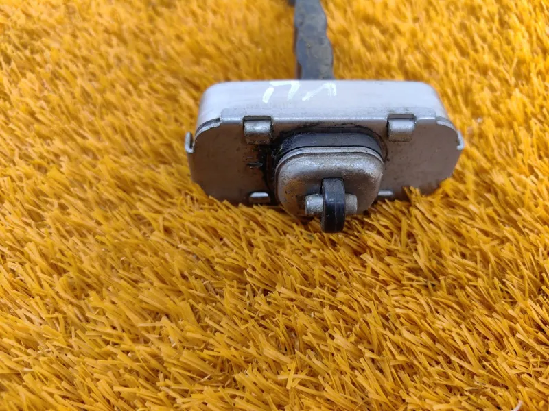 Ограничитель двери