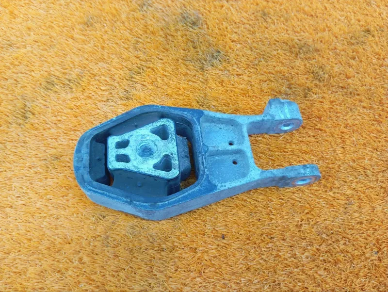 Подушка двигателя