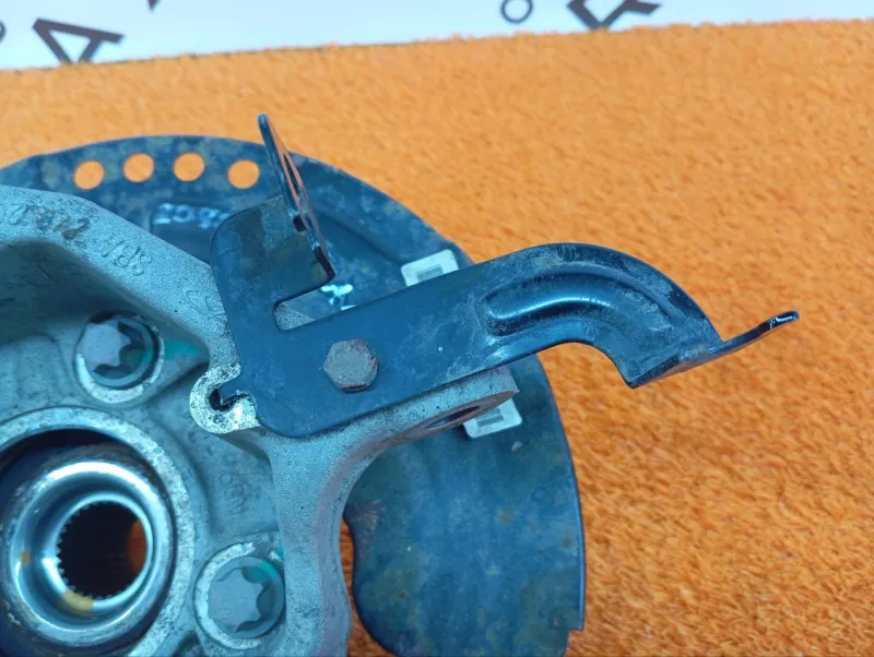 Кулак поворотный