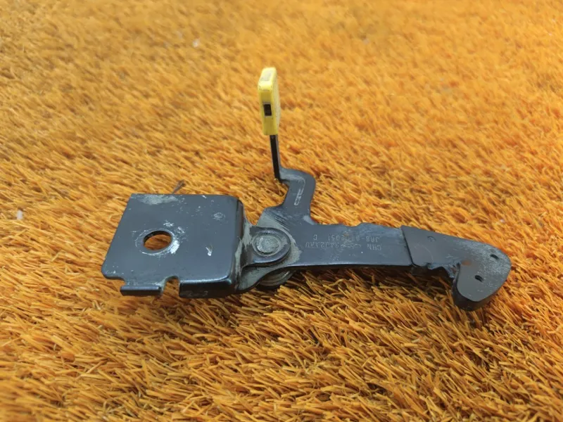 Крюк замка капота