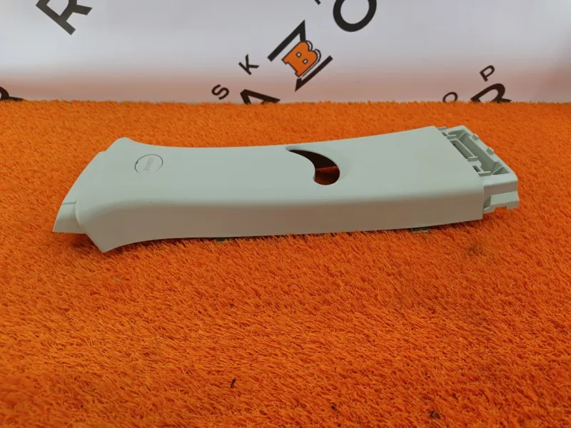 Обшивка центральной стойки