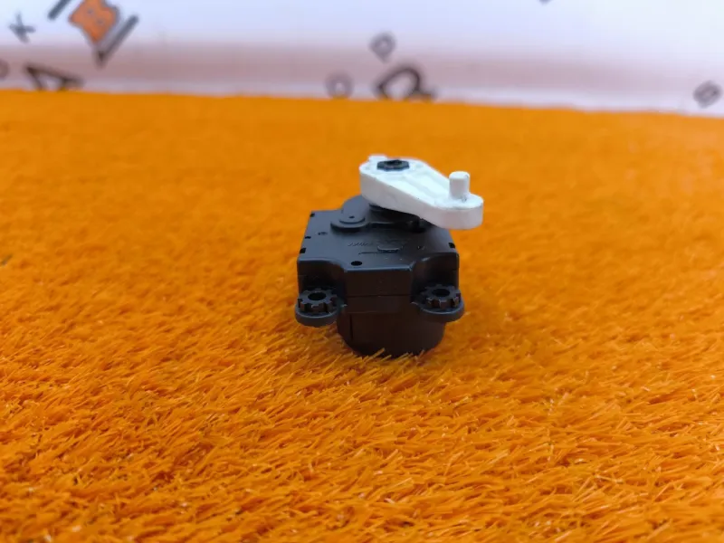 Моторчик заслонки печки