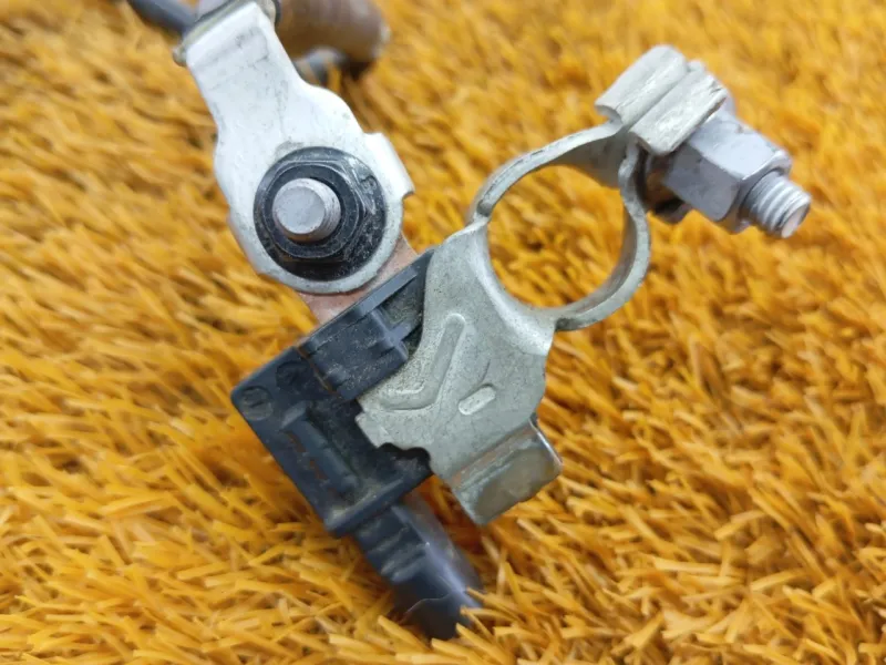 Клемма аккумулятора