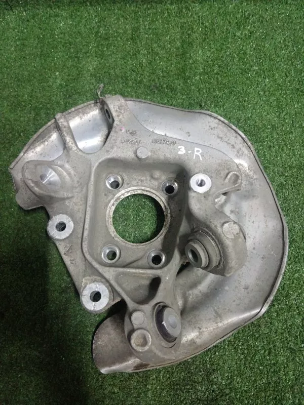 Кулак поворотный