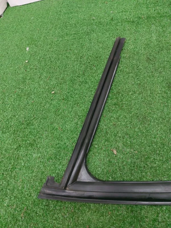 Уплотнитель стекла двери