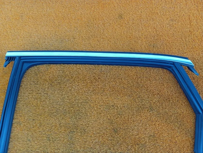 Уплотнитель стекла двери