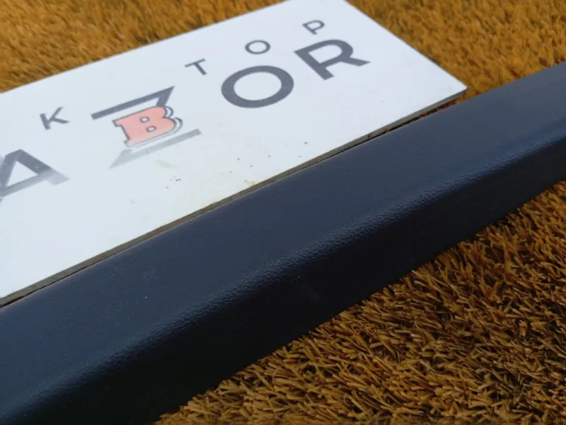 Накладка крышки багажника